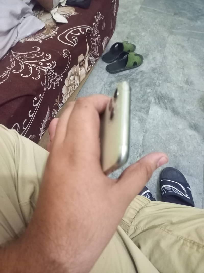 Apple iPhone 11 Pro 2