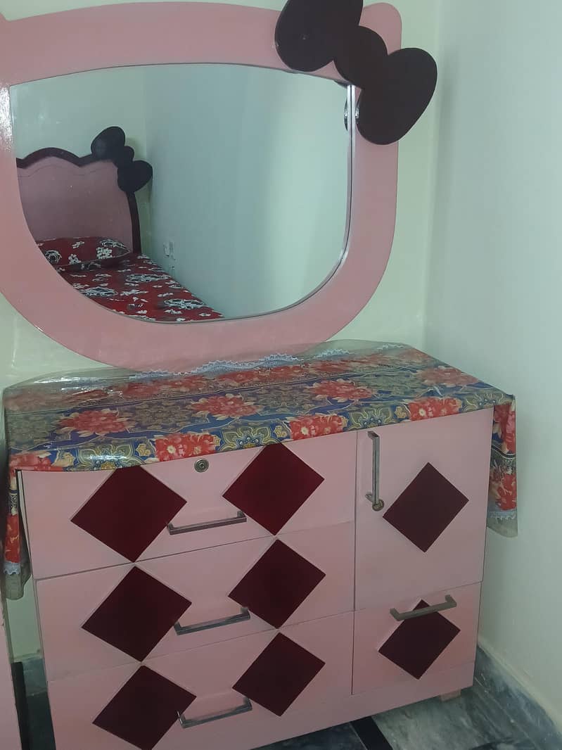  مکی ماؤس کڈز بیڈ سیٹ — 2 بیڈ، الماری اور ڈریسنگ ٹیبل 3