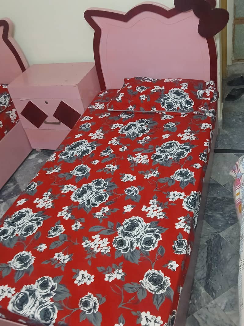  مکی ماؤس کڈز بیڈ سیٹ — 2 بیڈ، الماری اور ڈریسنگ ٹیبل 4