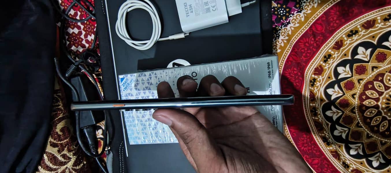 Tecno CAMON 40 Pro 1