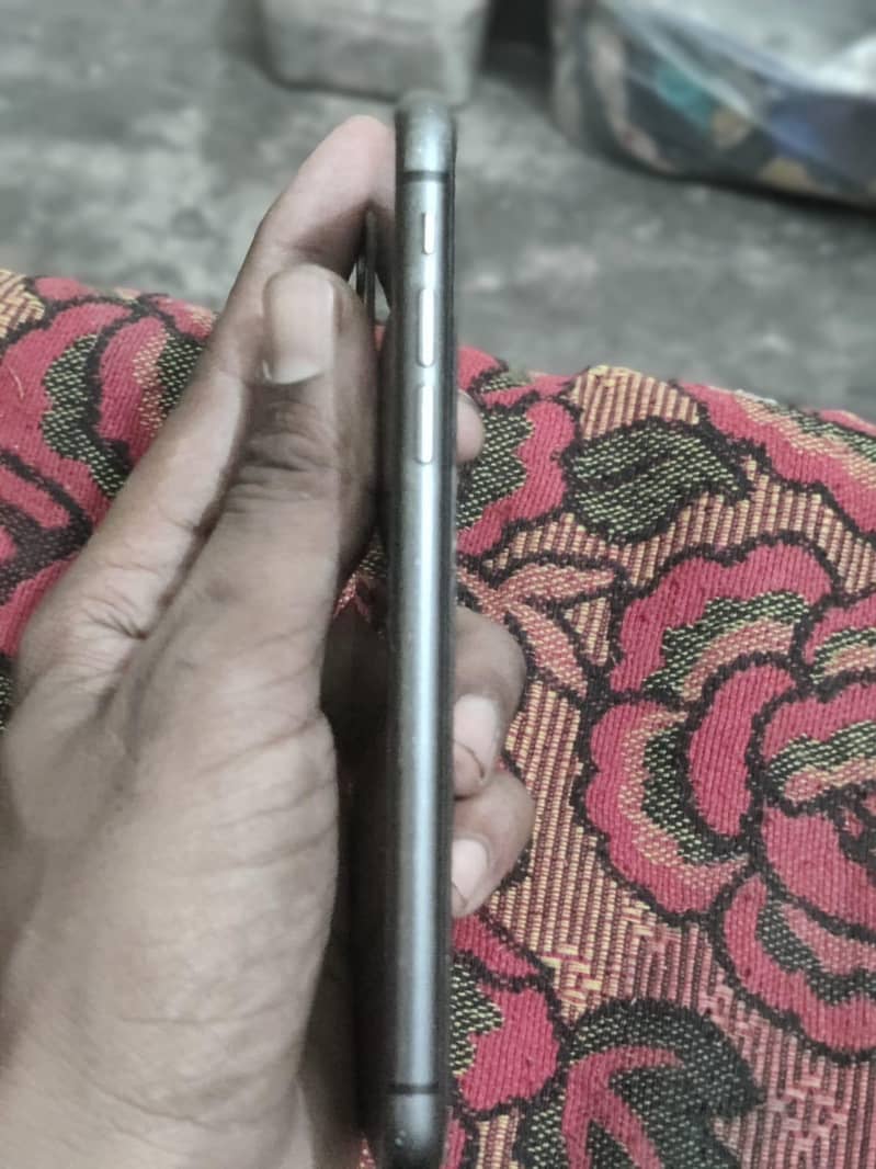 Apple iPhone 11 3