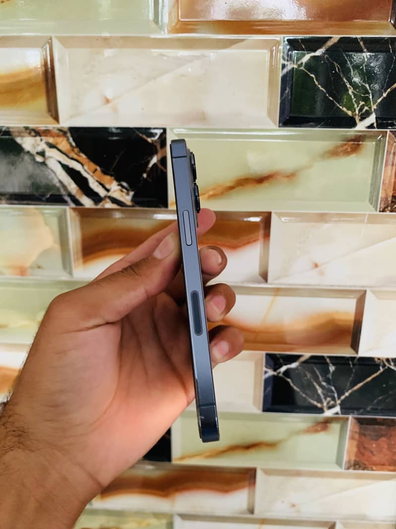 Apple iPhone 13 Pro 2