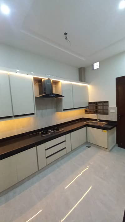 10 Marla Brand New House For Sale