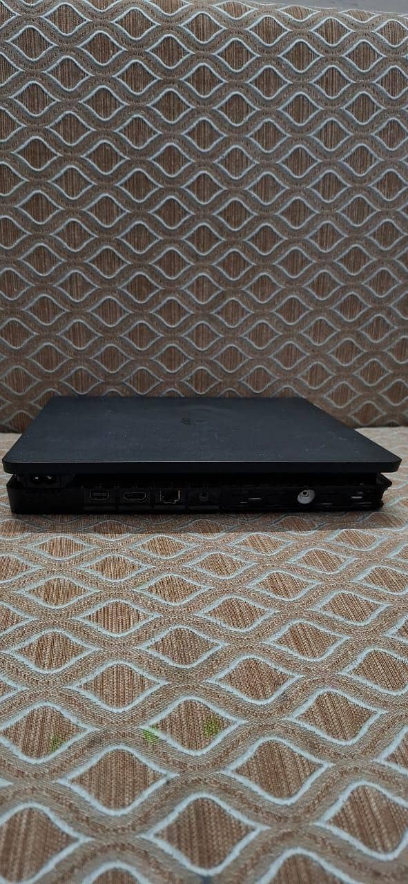 ps4 slim 1