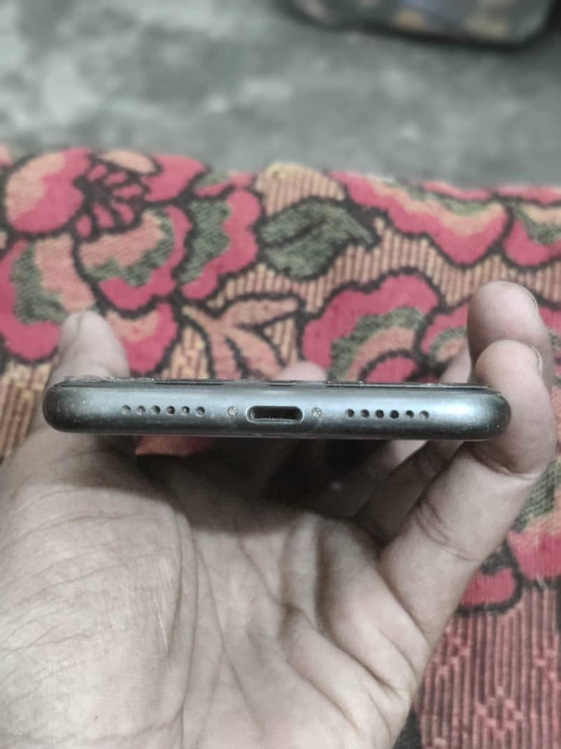 Apple iPhone 11 3