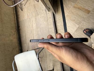 Apple iPhone 16