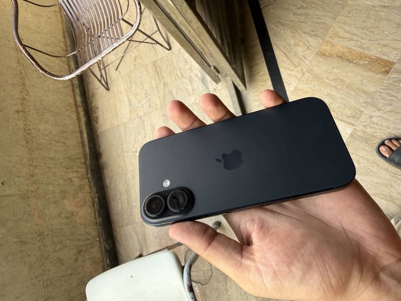 Apple iPhone 16 1