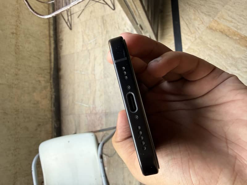 Apple iPhone 16 5