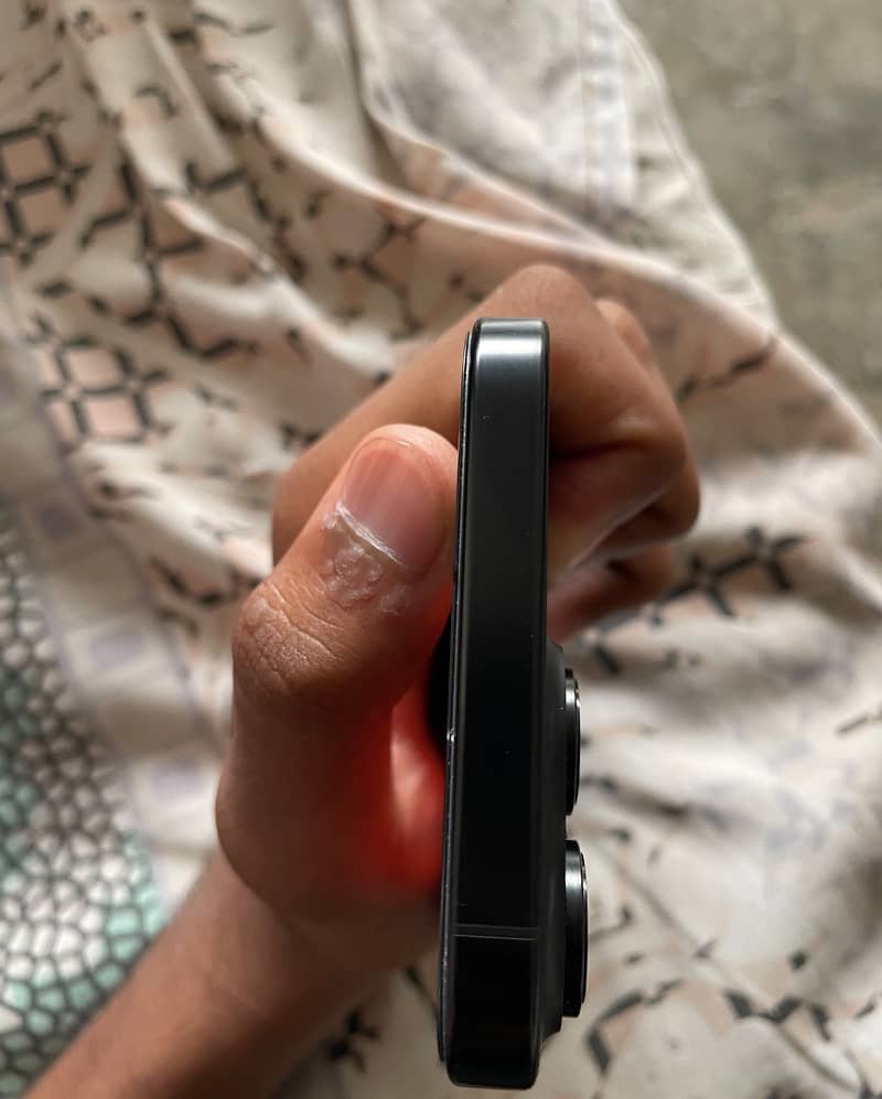 Apple iPhone 16 Pro Max 2