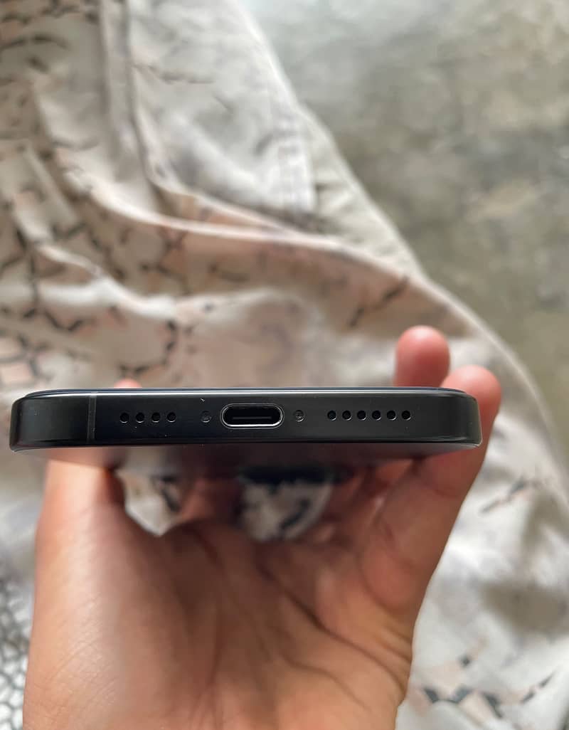 Apple iPhone 16 Pro Max 3