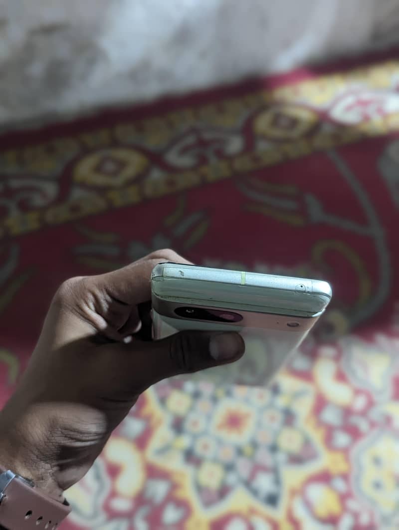 Google Pixel 7 4