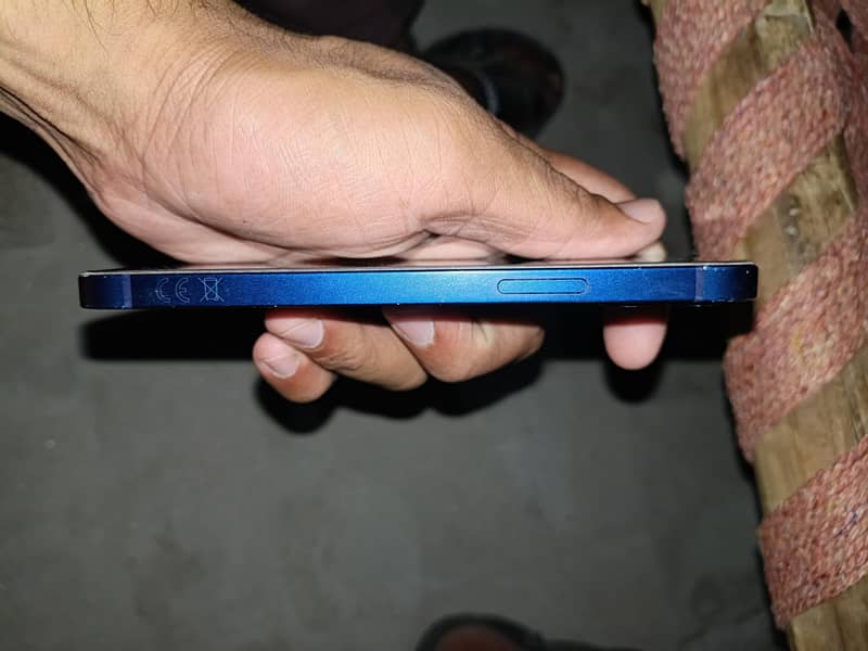 Apple iPhone 12 3