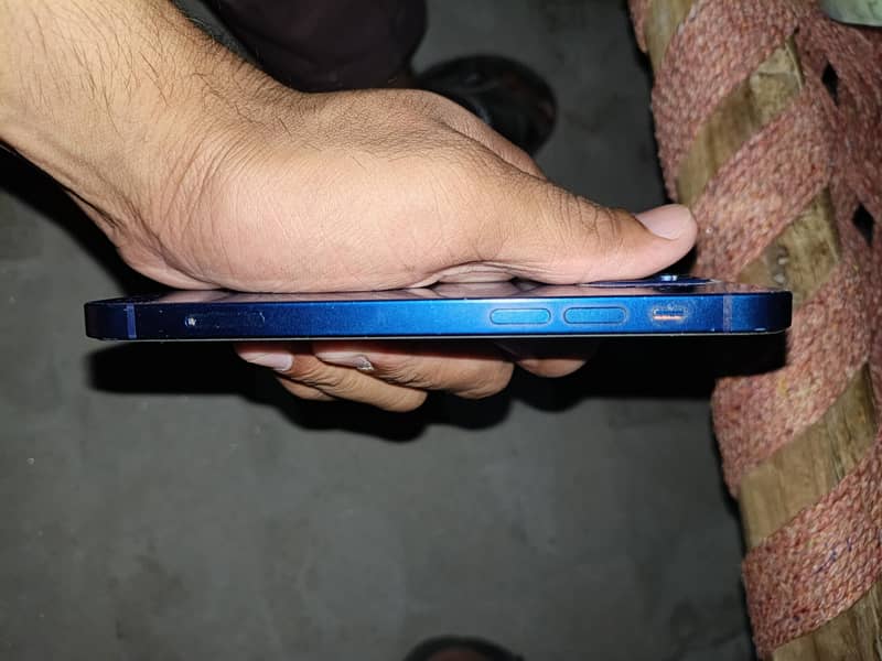 Apple iPhone 12 6
