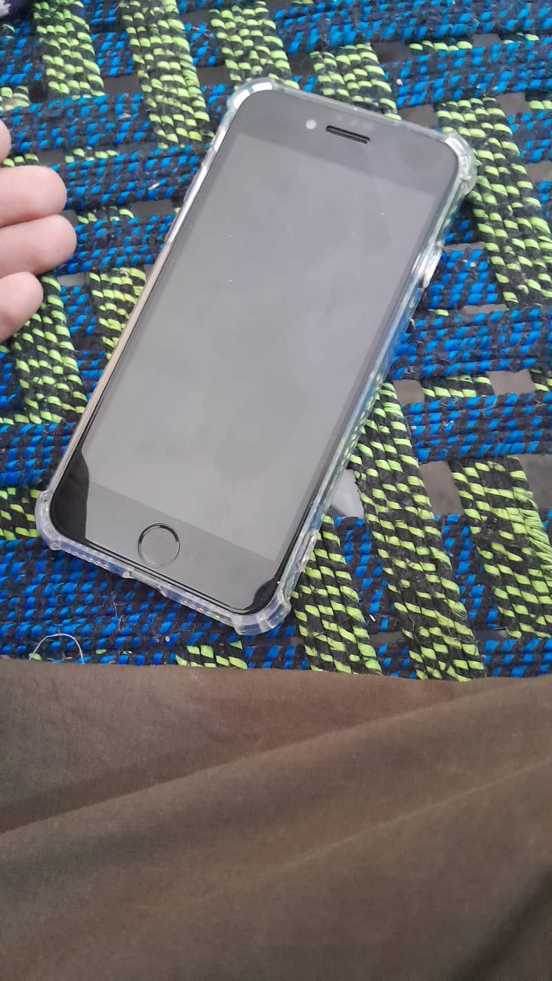 Apple iPhone 7 0