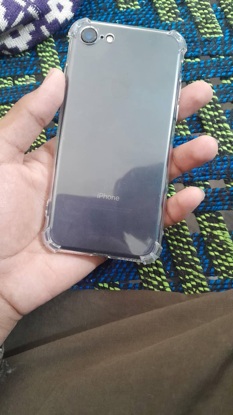 Apple iPhone 7 1