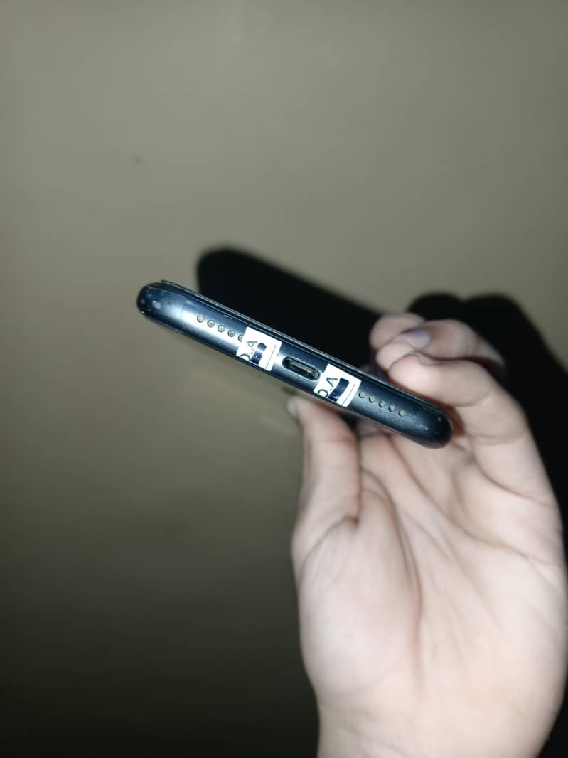 Apple iPhone 11 3
