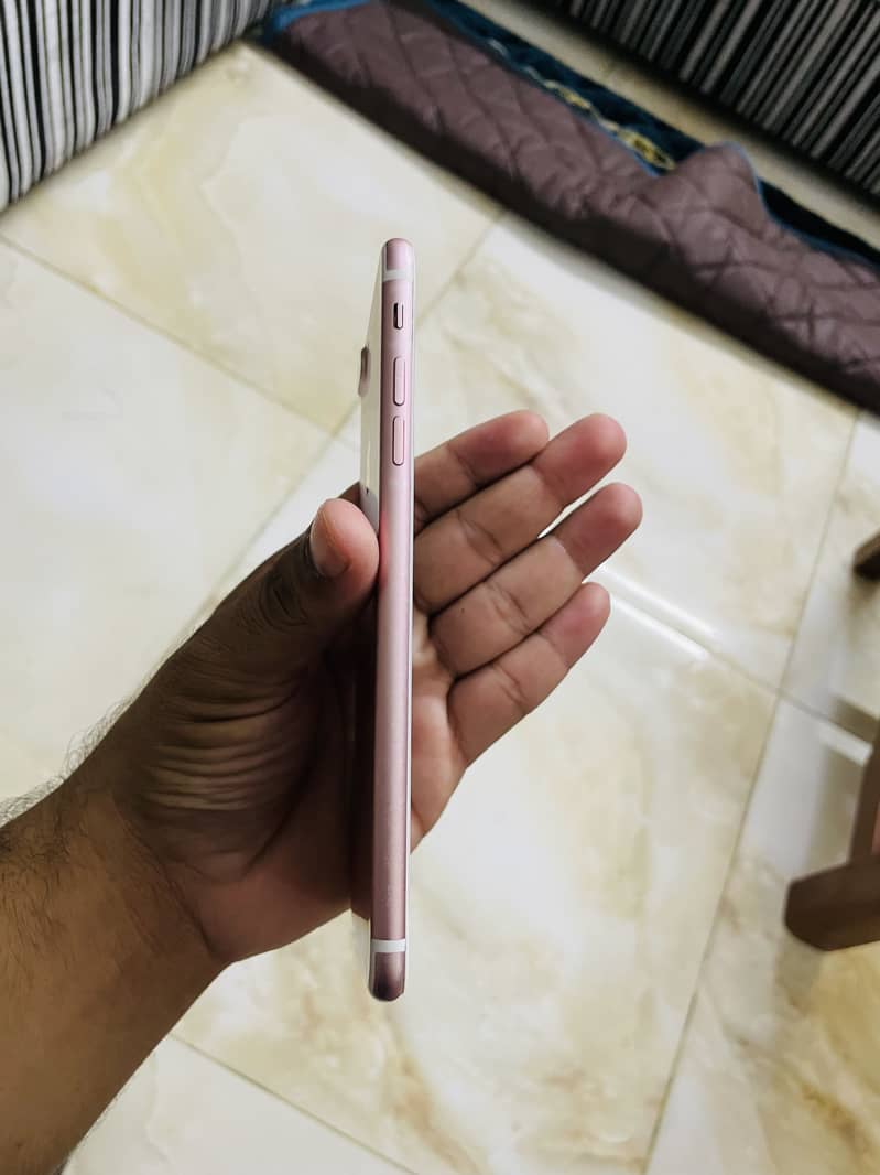 Apple iPhone 7 Plus 2
