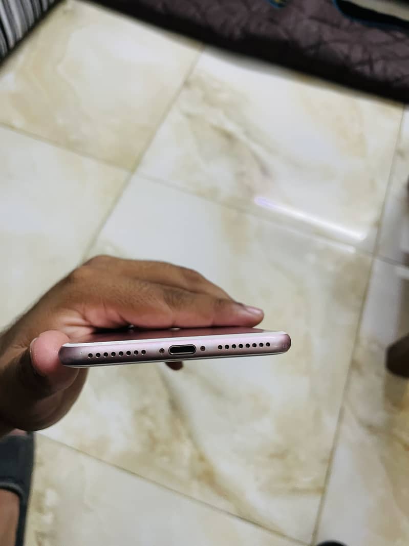 Apple iPhone 7 Plus 4
