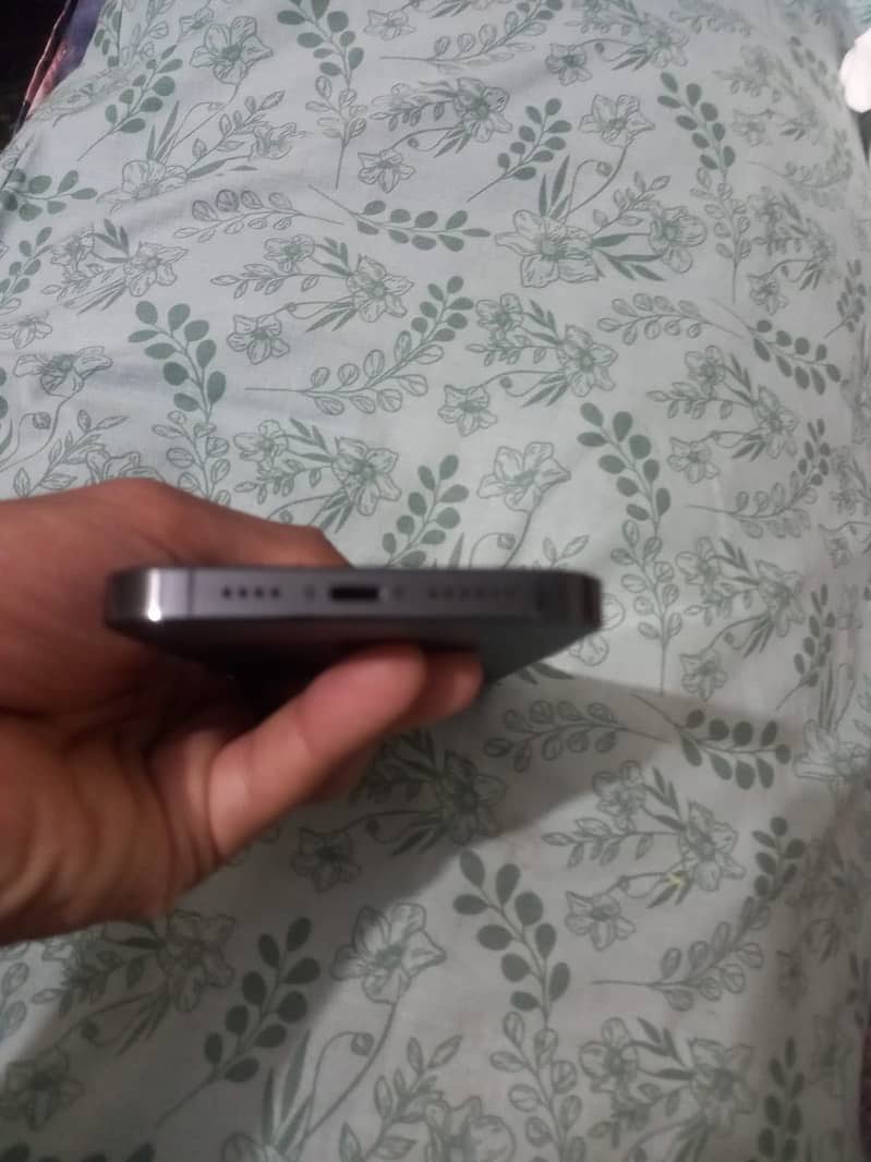 iPhone 14 Pro Max 4