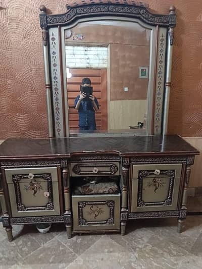 We will sell only dressing without bed and sitables