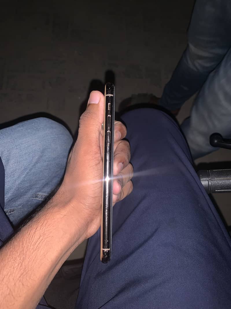 Apple iPhone 11 Pro Max 2