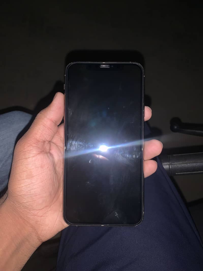 Apple iPhone 11 Pro Max 4