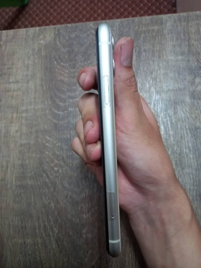Apple iPhone 11 13