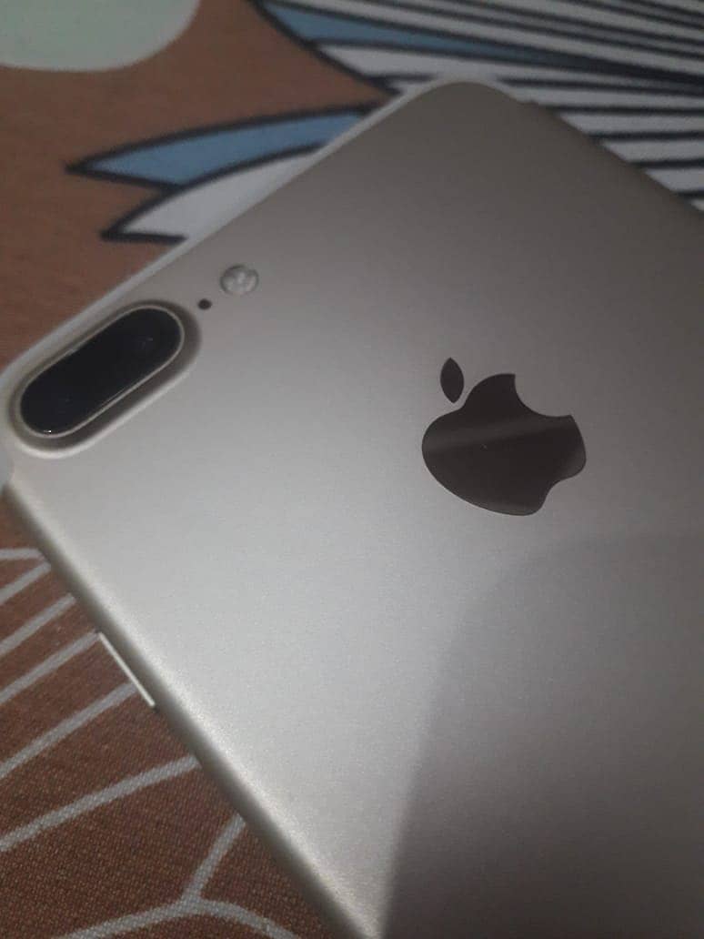 Apple iPhone 7 Plus 1