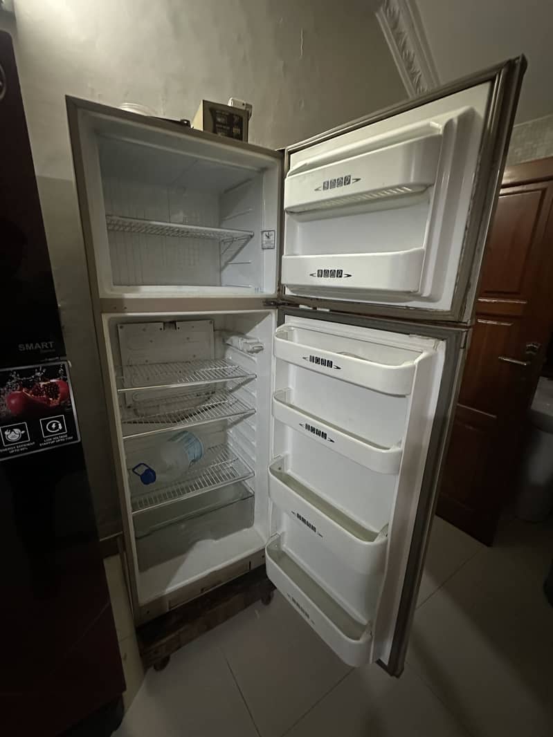 Dawlance Fridge Good Condition 2