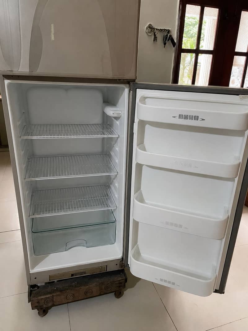 Dawlance Fridge Good Condition 3