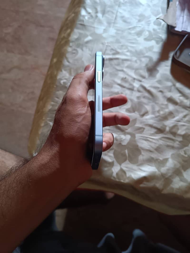 Apple iPhone 14 2