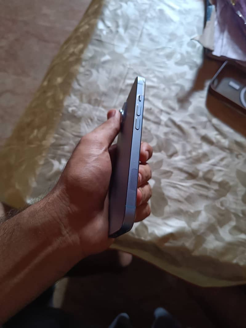 Apple iPhone 14 4