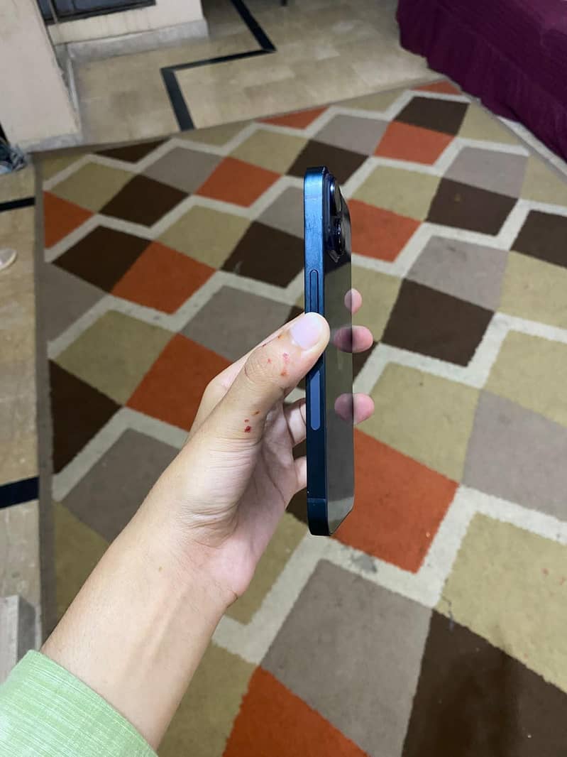 Apple iPhone 14 4
