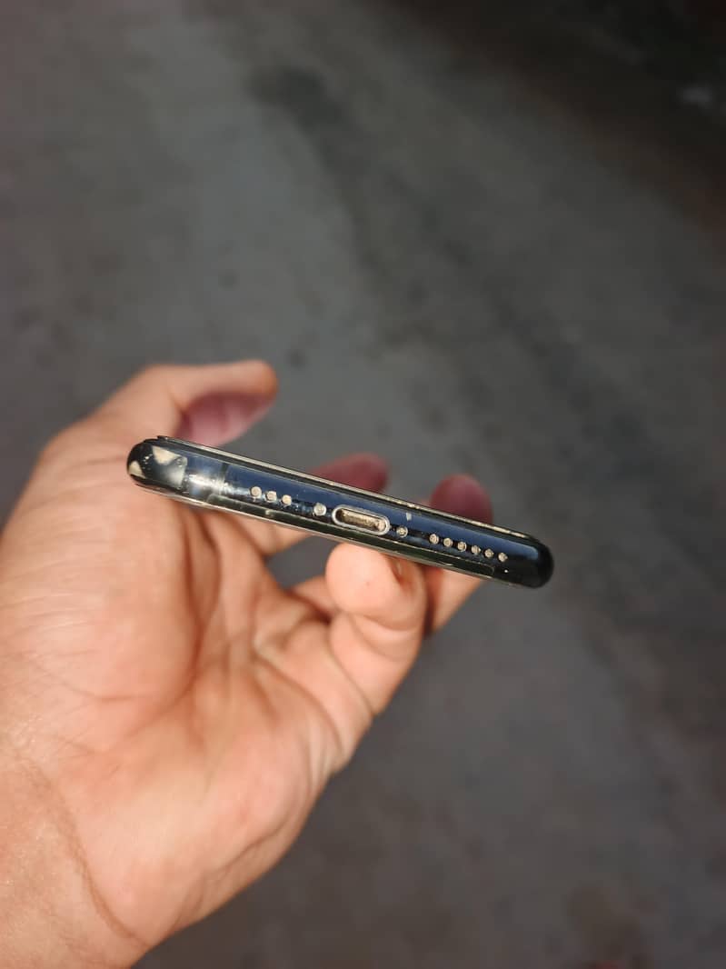 Apple iPhone XS 3