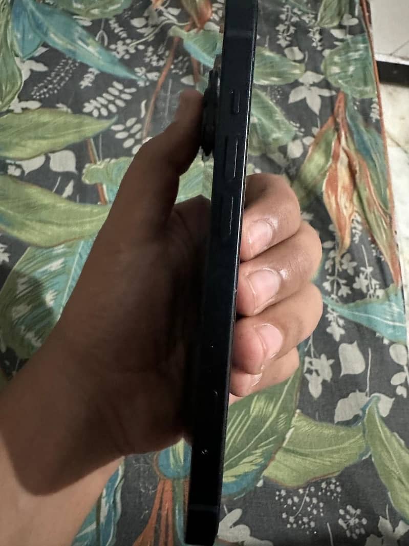 Apple iPhone 13 3