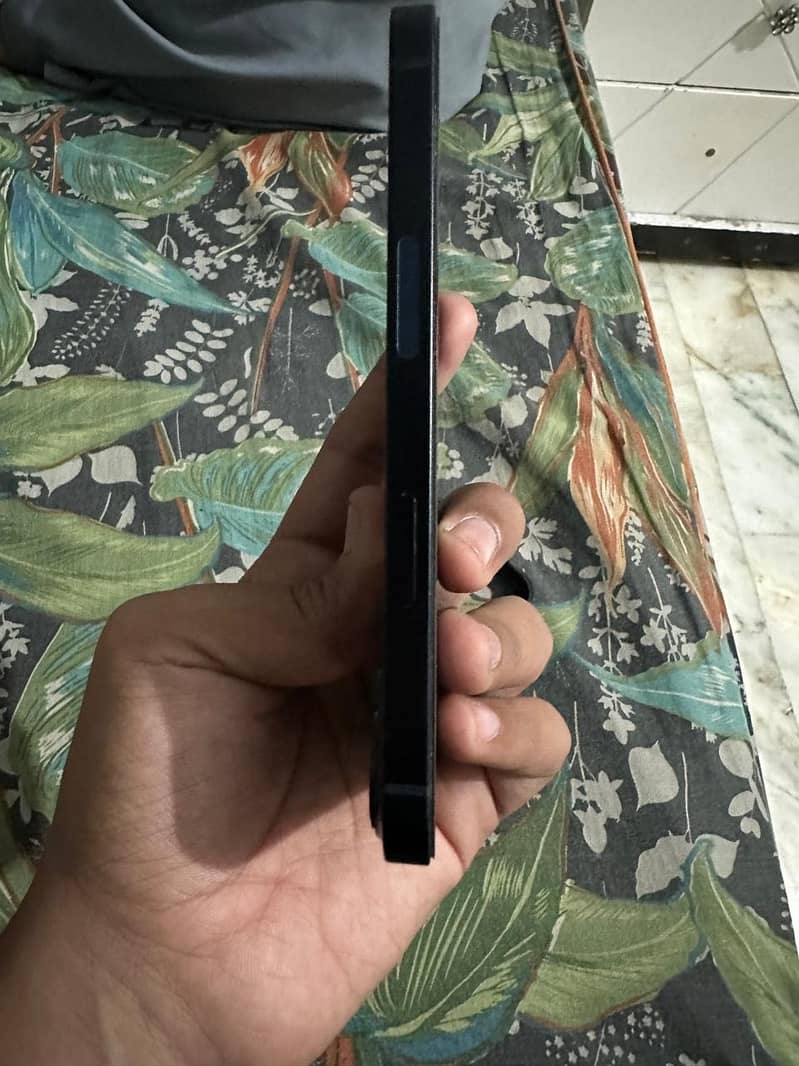 Apple iPhone 13 6