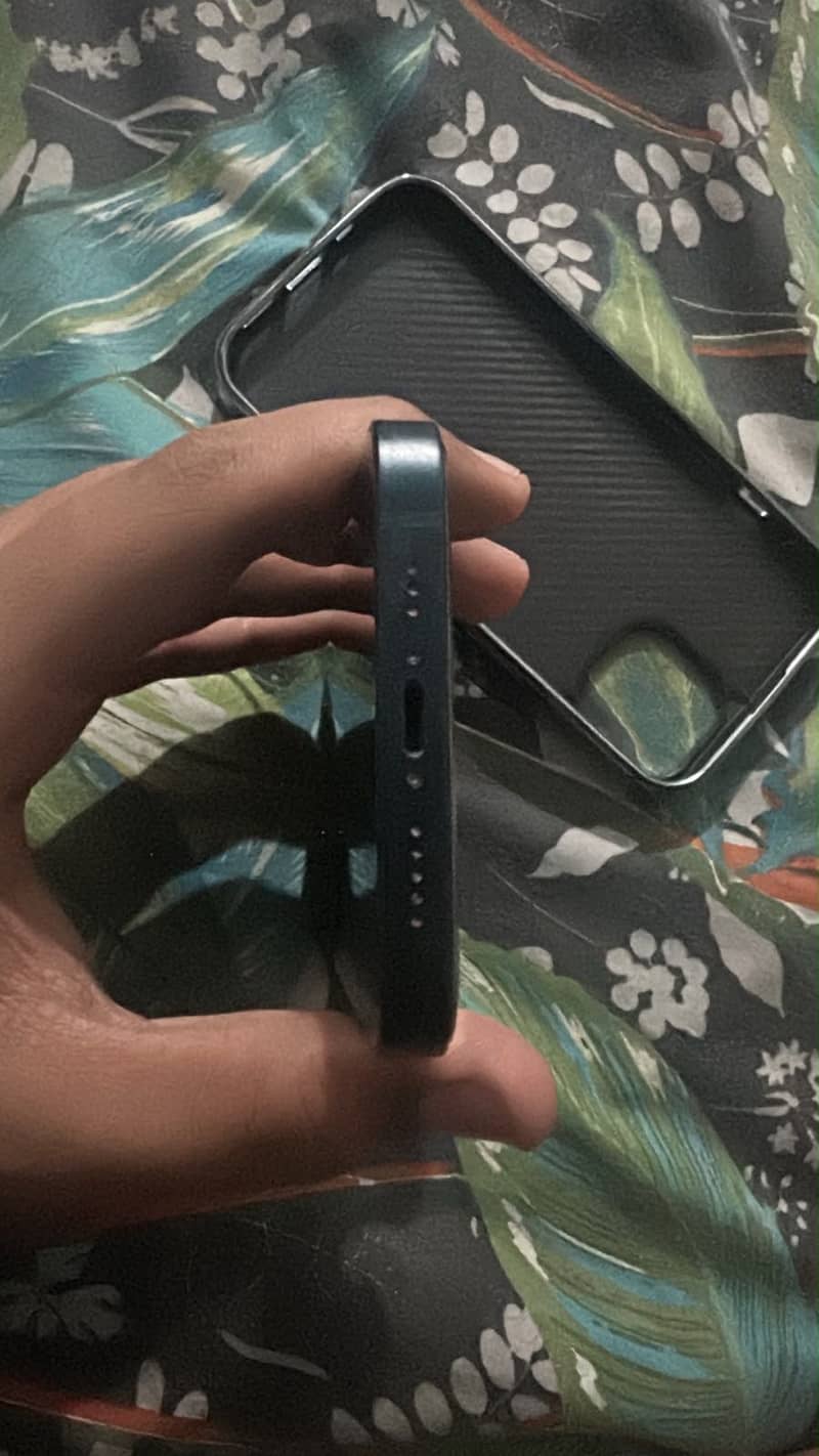 Apple iPhone 13 7