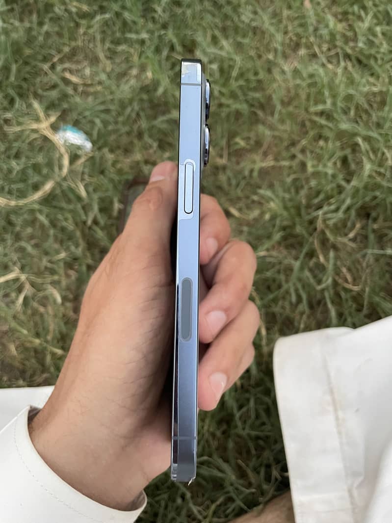 Apple iPhone 13 Pro 4