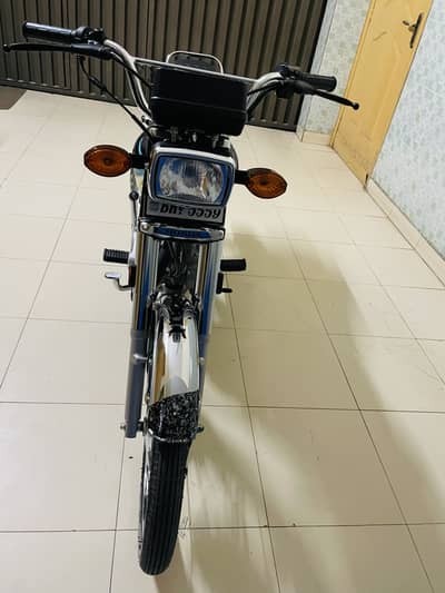 CG 125 2026 Lamination on tank and chain cover home use bike