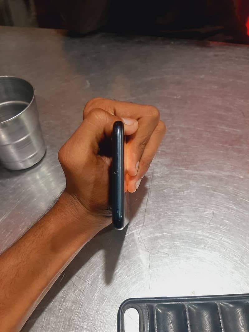 Apple iPhone 8 3