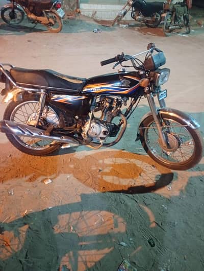 ganuine byke ha apne Saman pe engine bilkul sealed ha