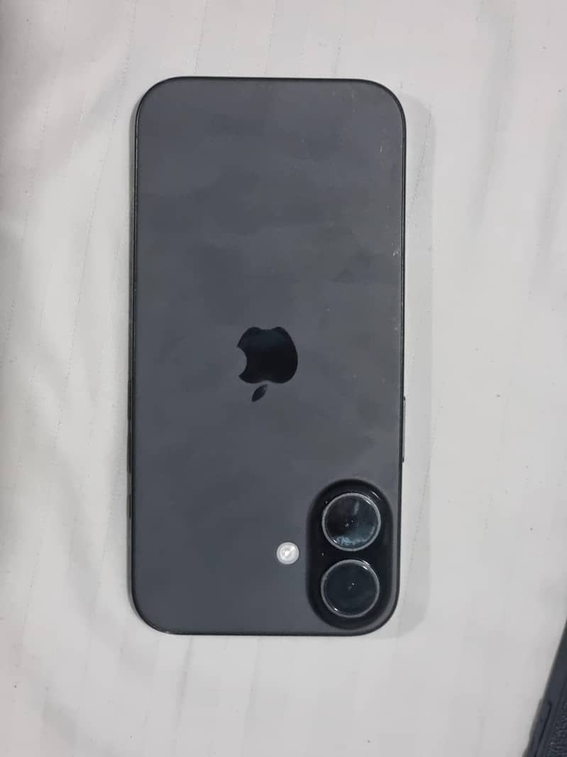 Apple iPhone 16 3