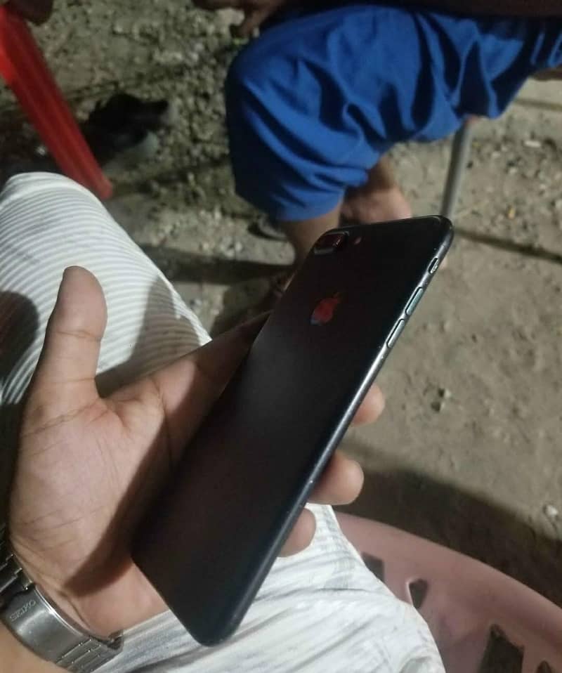 Apple iPhone 7 Plus 2