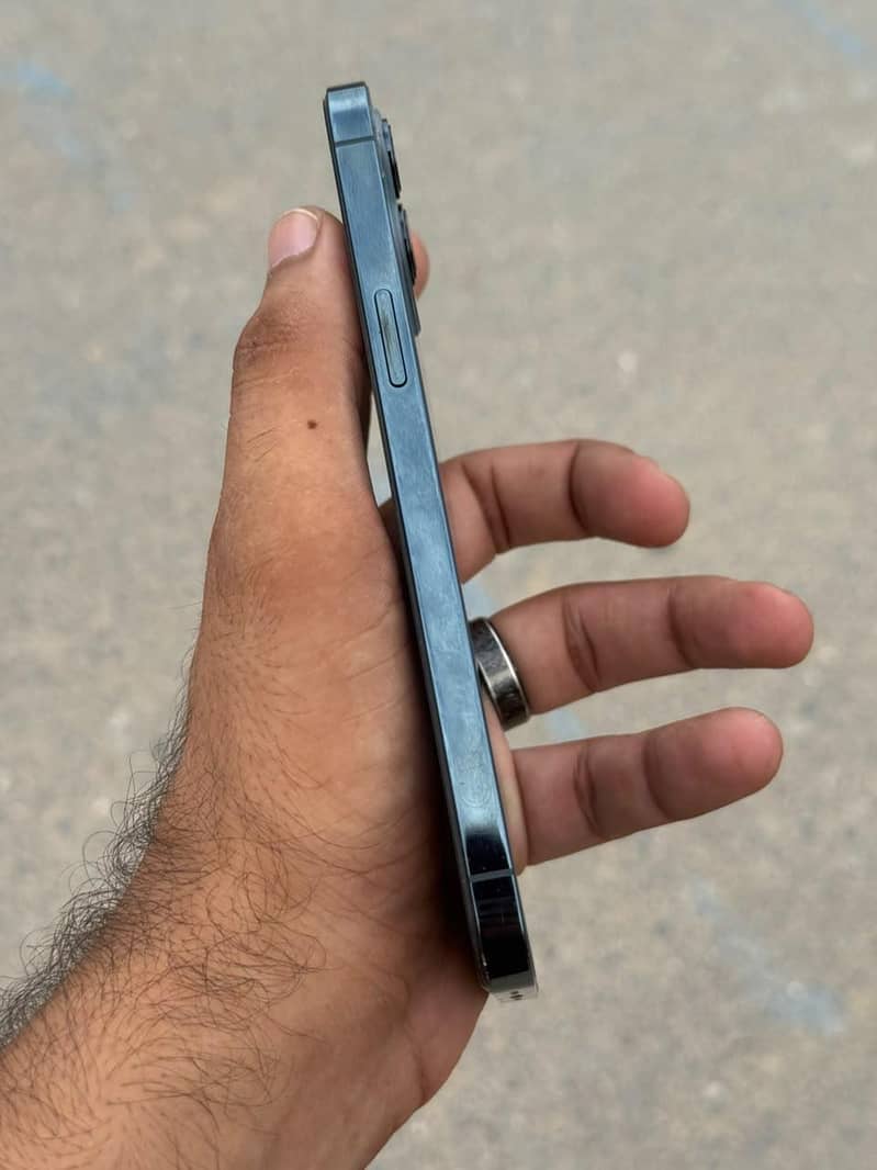 Apple iPhone 12 Pro Max 4