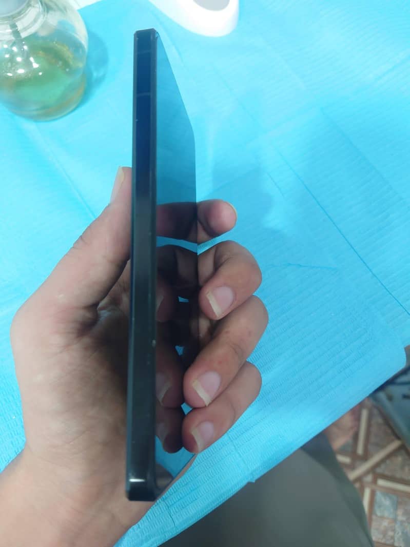 Sharp Aquos R7 1
