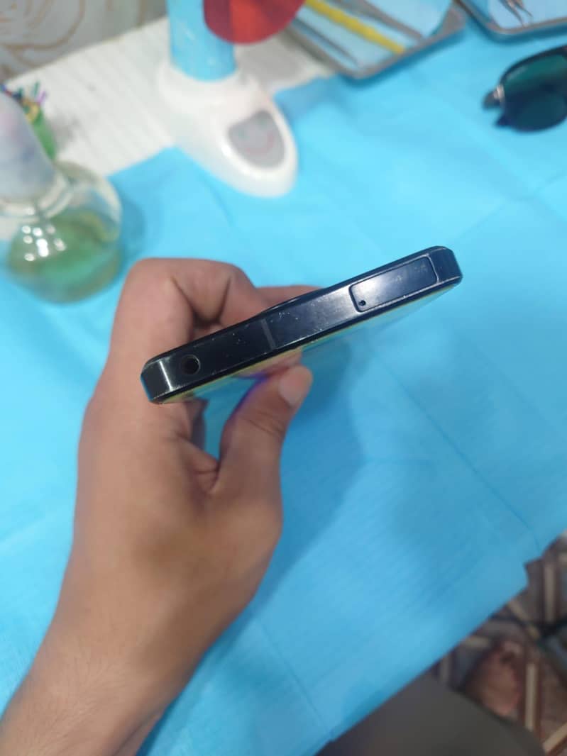 Sharp Aquos R7 6