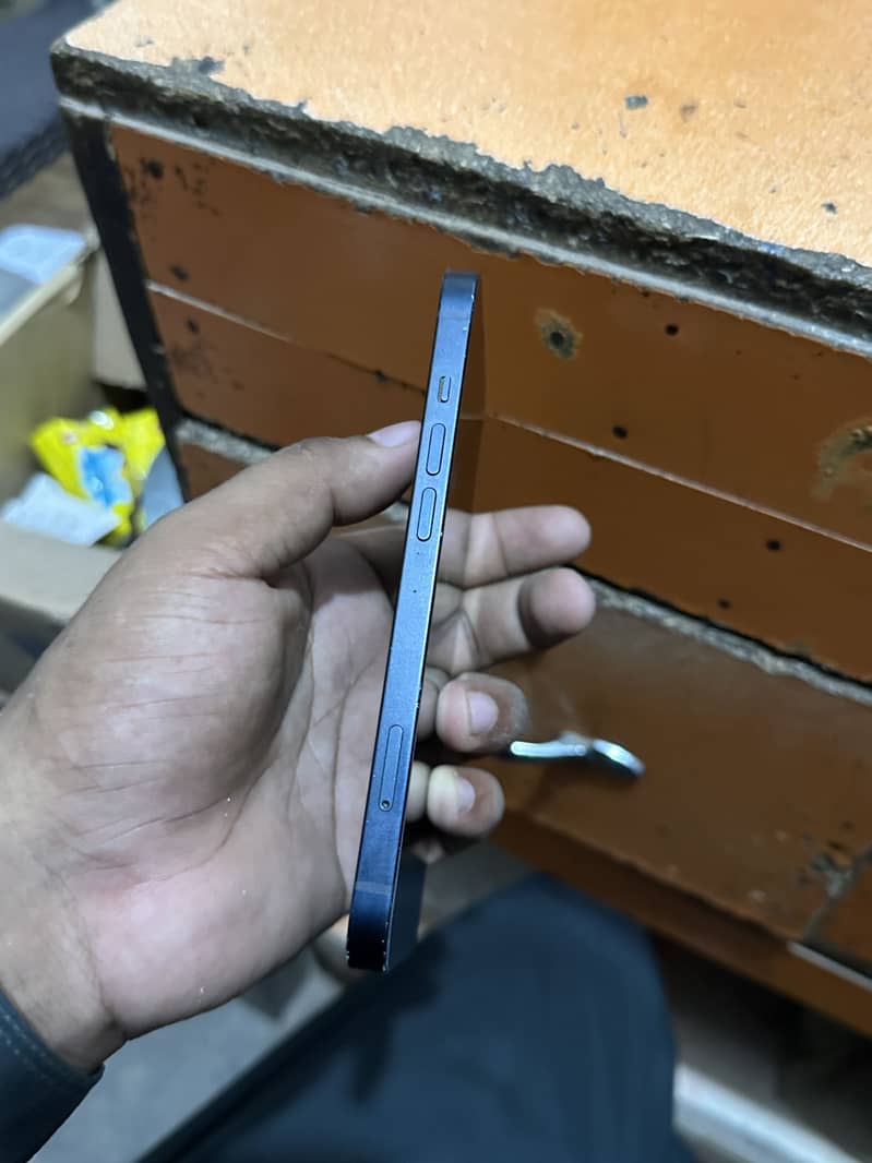 Apple iPhone 13 1