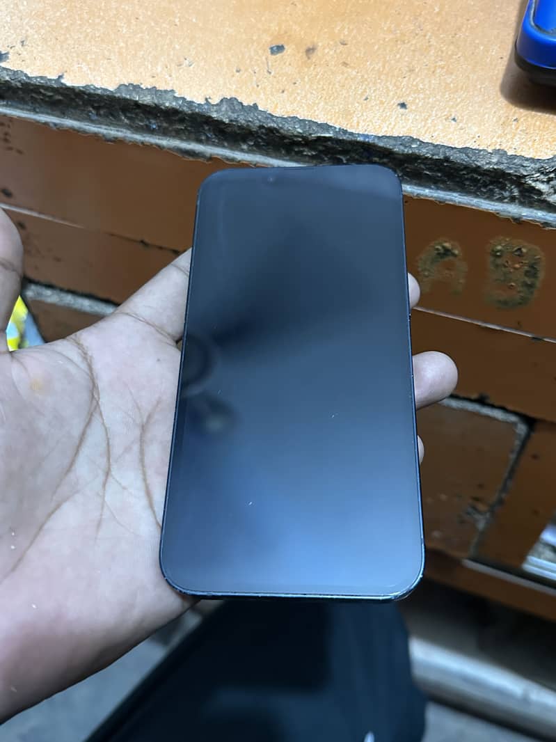 Apple iPhone 13 4