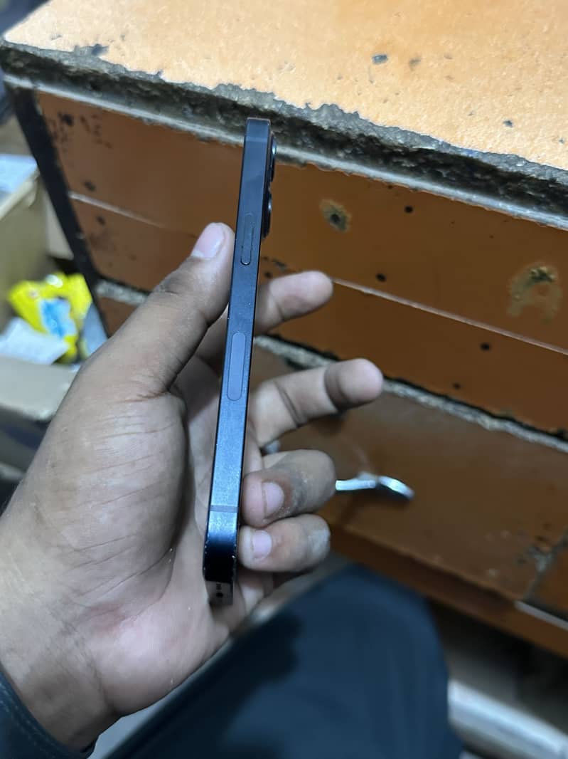 Apple iPhone 13 5