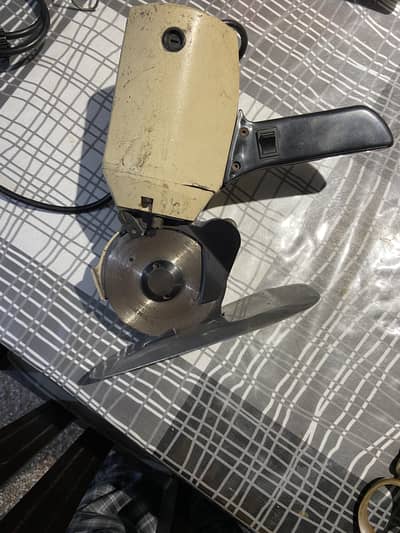 Round Blade Clothing Cutter